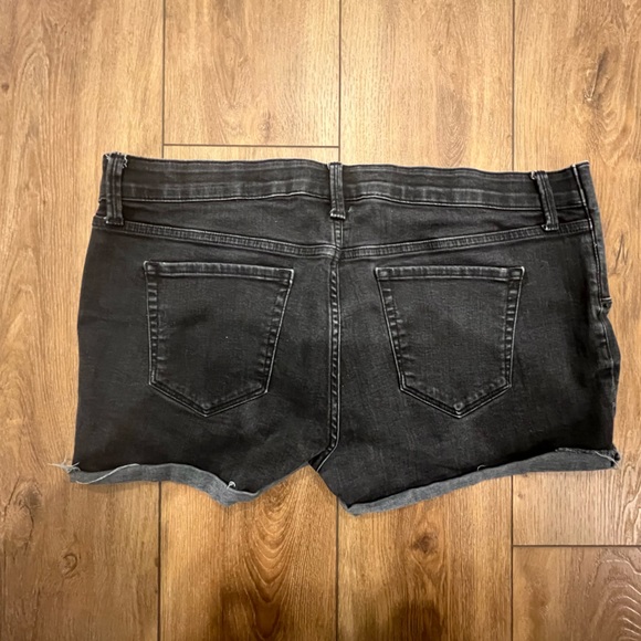 Maternity jean shorts - Picture 3 of 4